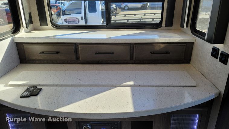 image for item ET9040 2019 Heartland M-3230CK  camper