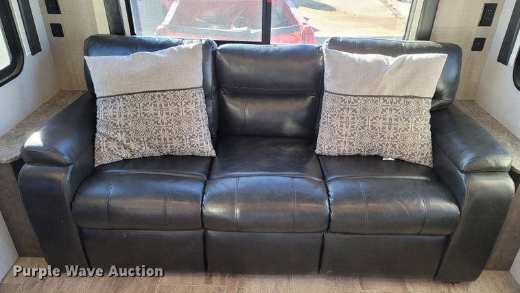 image for item ET9040 2019 Heartland M-3230CK  camper