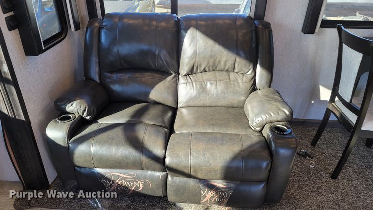 image for item ET9040 2019 Heartland M-3230CK  camper