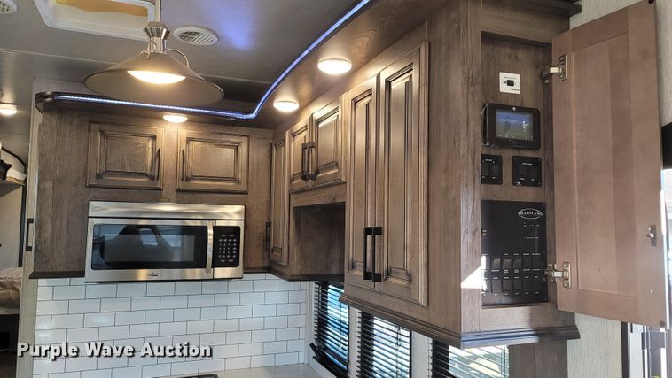 image for item ET9040 2019 Heartland M-3230CK  camper