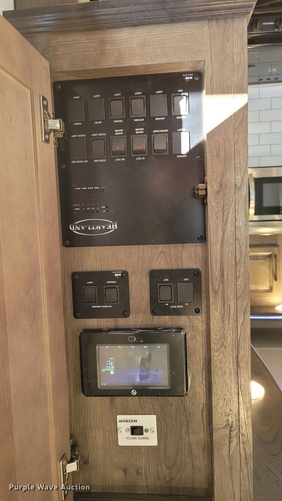 image for item ET9040 2019 Heartland M-3230CK  camper