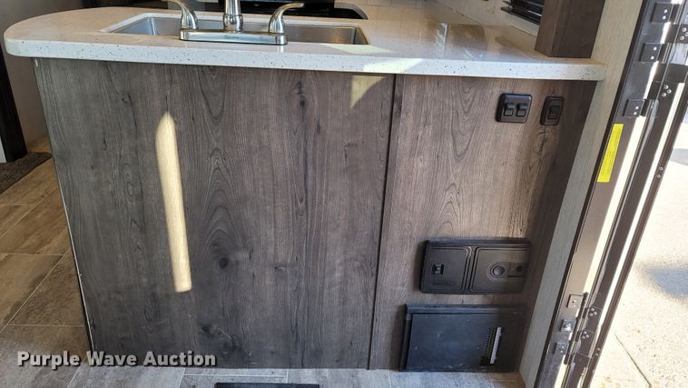 image for item ET9040 2019 Heartland M-3230CK  camper