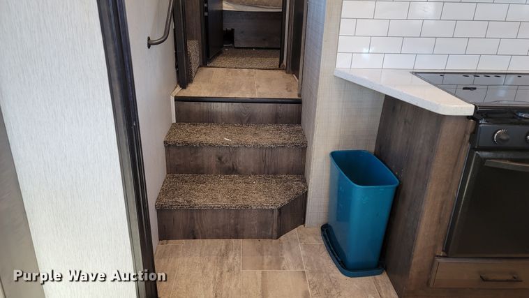 image for item ET9040 2019 Heartland M-3230CK  camper