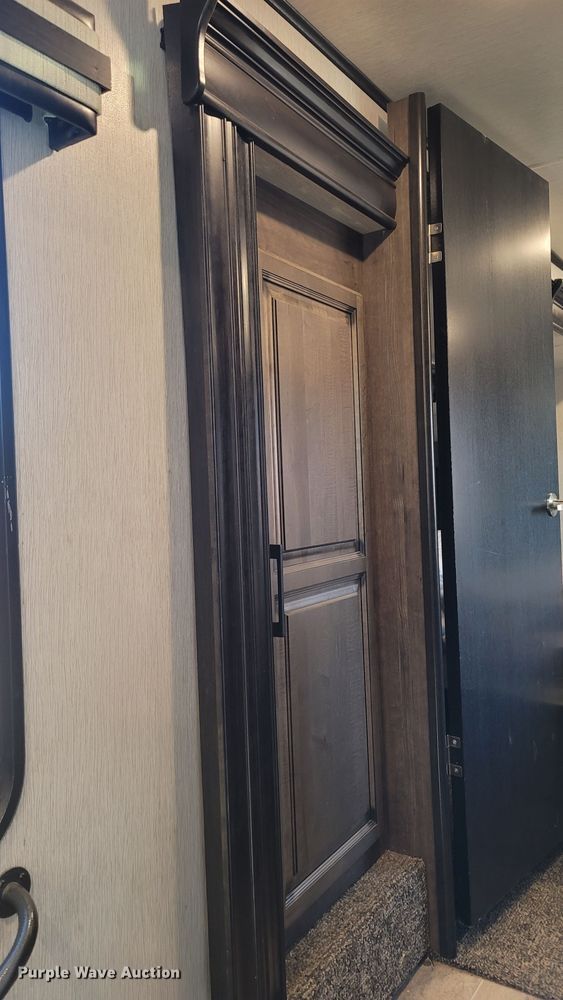 image for item ET9040 2019 Heartland M-3230CK  camper