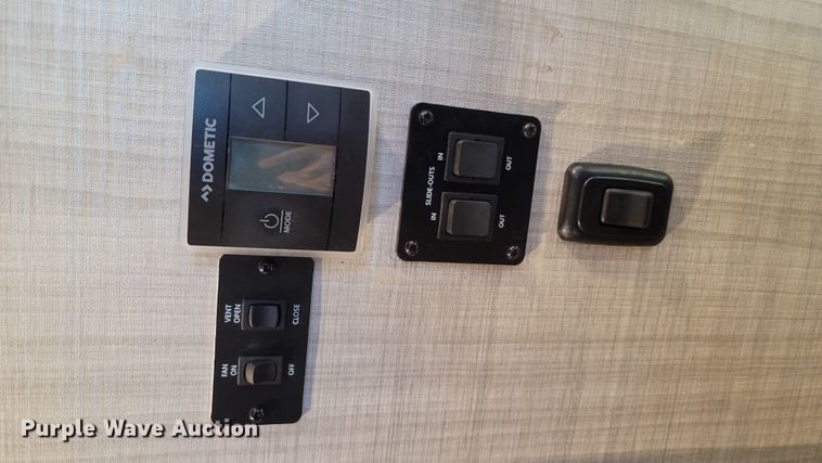 image for item ET9040 2019 Heartland M-3230CK  camper