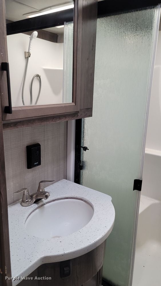 image for item ET9040 2019 Heartland M-3230CK  camper