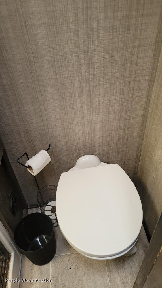 image for item ET9040 2019 Heartland M-3230CK  camper