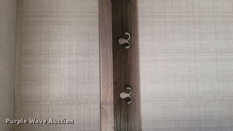 image for item ET9040 2019 Heartland M-3230CK  camper