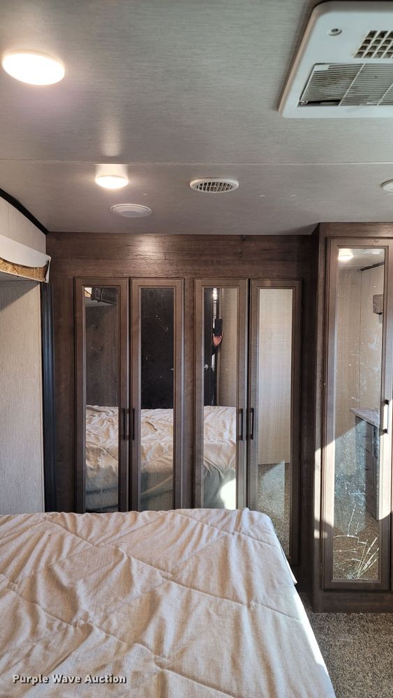 image for item ET9040 2019 Heartland M-3230CK  camper