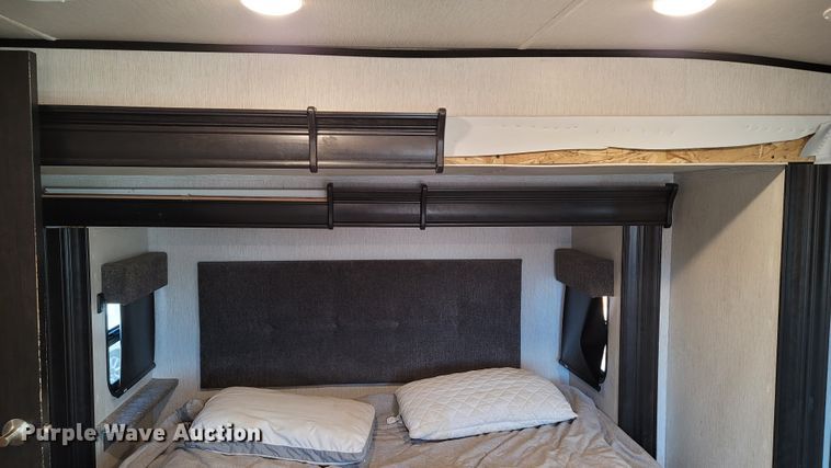 image for item ET9040 2019 Heartland M-3230CK  camper