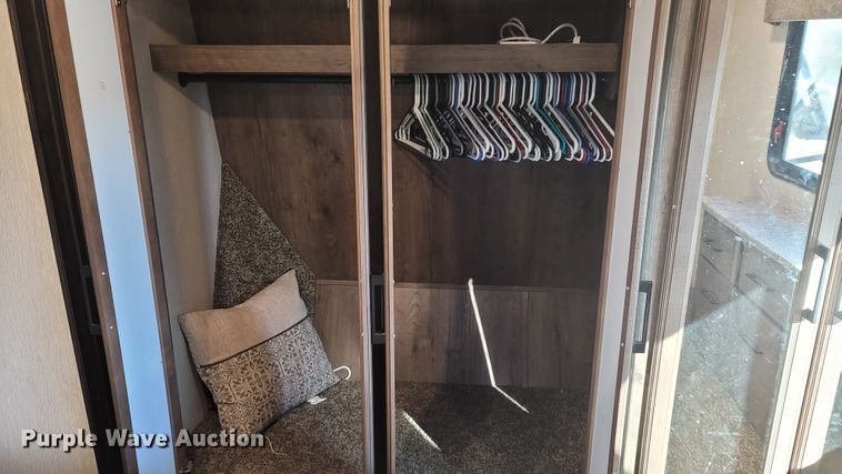 image for item ET9040 2019 Heartland M-3230CK  camper