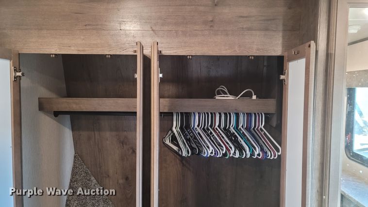 image for item ET9040 2019 Heartland M-3230CK  camper