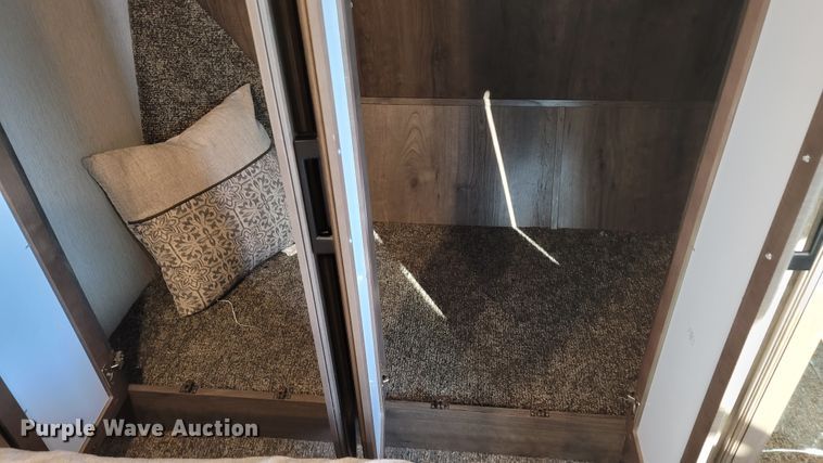 image for item ET9040 2019 Heartland M-3230CK  camper