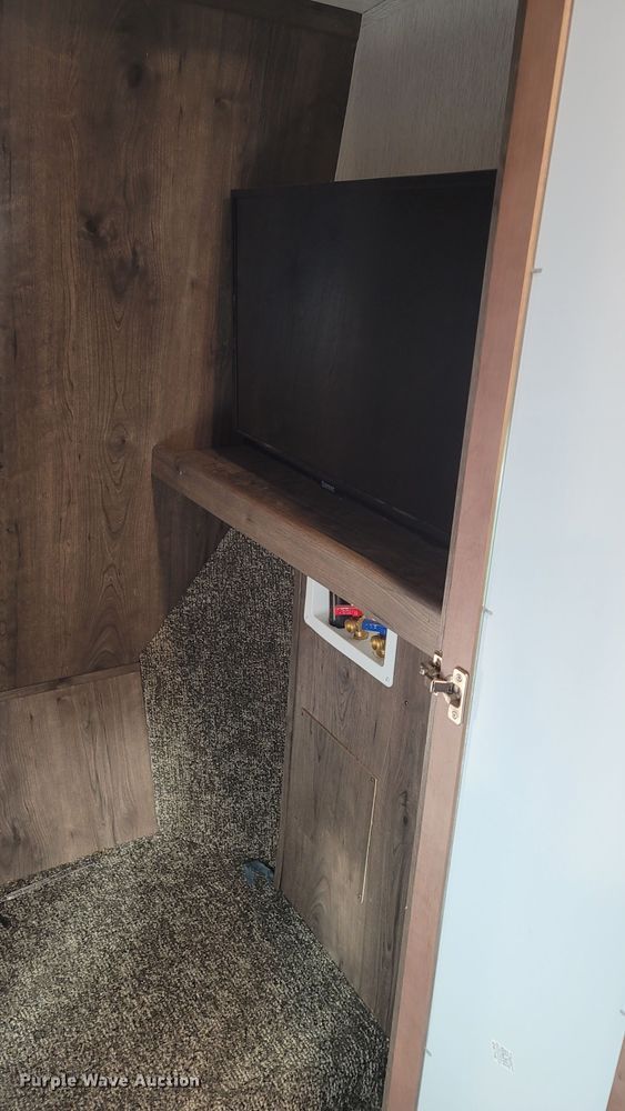 image for item ET9040 2019 Heartland M-3230CK  camper