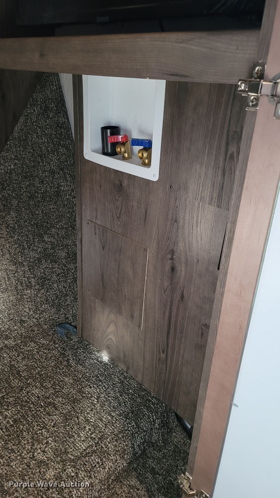 image for item ET9040 2019 Heartland M-3230CK  camper