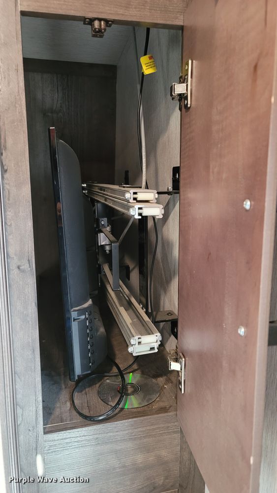 image for item ET9040 2019 Heartland M-3230CK  camper