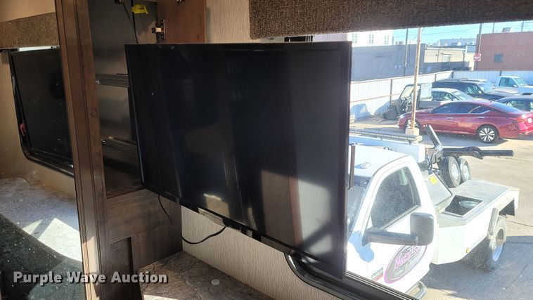 image for item ET9040 2019 Heartland M-3230CK  camper