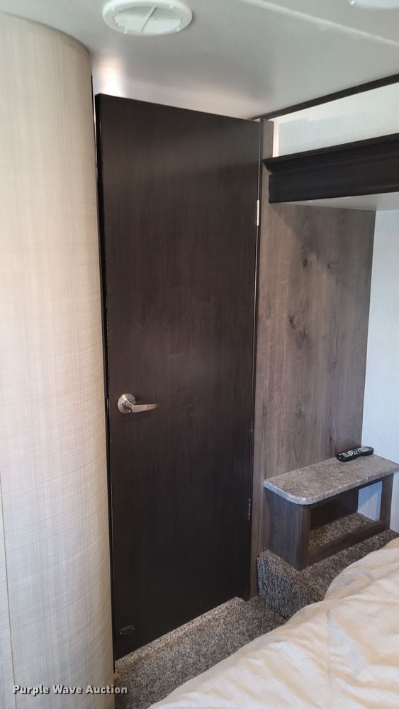 image for item ET9040 2019 Heartland M-3230CK  camper