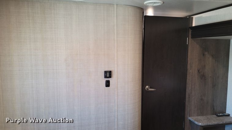 image for item ET9040 2019 Heartland M-3230CK  camper