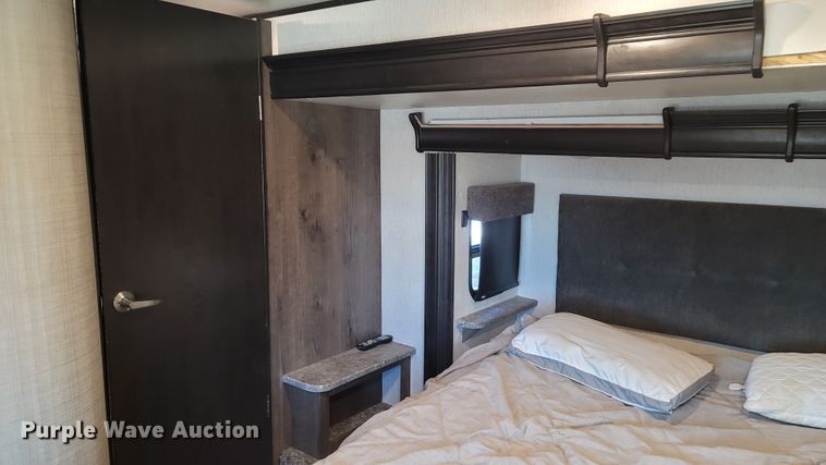 image for item ET9040 2019 Heartland M-3230CK  camper