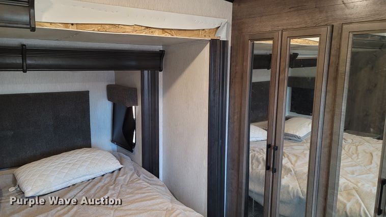 image for item ET9040 2019 Heartland M-3230CK  camper