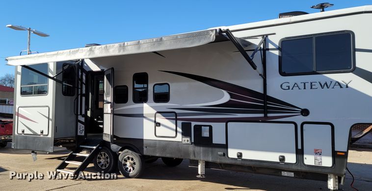 image for item ET9040 2019 Heartland M-3230CK  camper