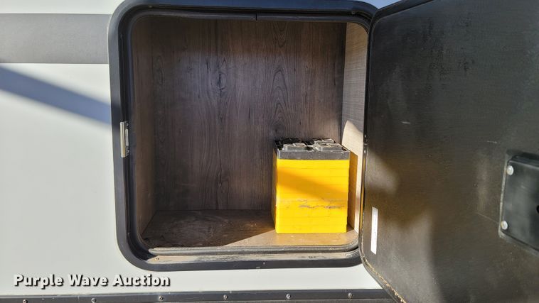 image for item ET9040 2019 Heartland M-3230CK  camper