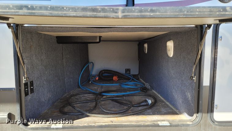 image for item ET9040 2019 Heartland M-3230CK  camper