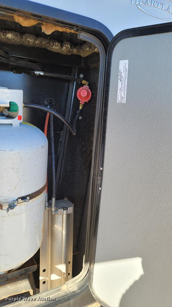 image for item ET9040 2019 Heartland M-3230CK  camper