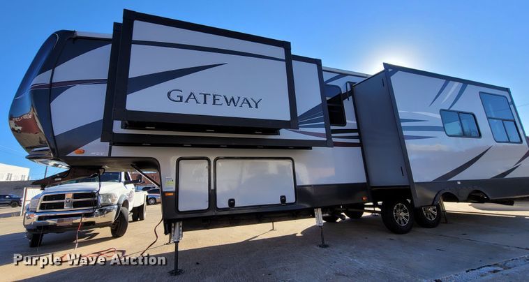 image for item ET9040 2019 Heartland M-3230CK  camper