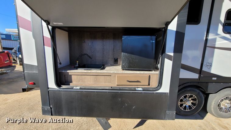 image for item ET9040 2019 Heartland M-3230CK  camper