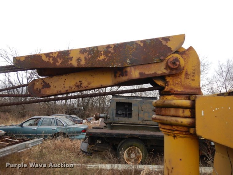 image for item EY9164 Hughes-keenan V-10  crane