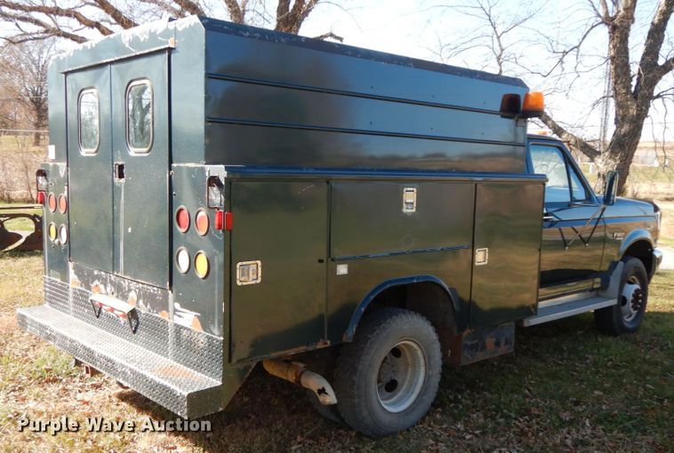 image for item FG9702 1996 Ford F450 Super Duty  utility truck