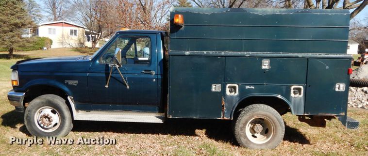 image for item FG9702 1996 Ford F450 Super Duty  utility truck