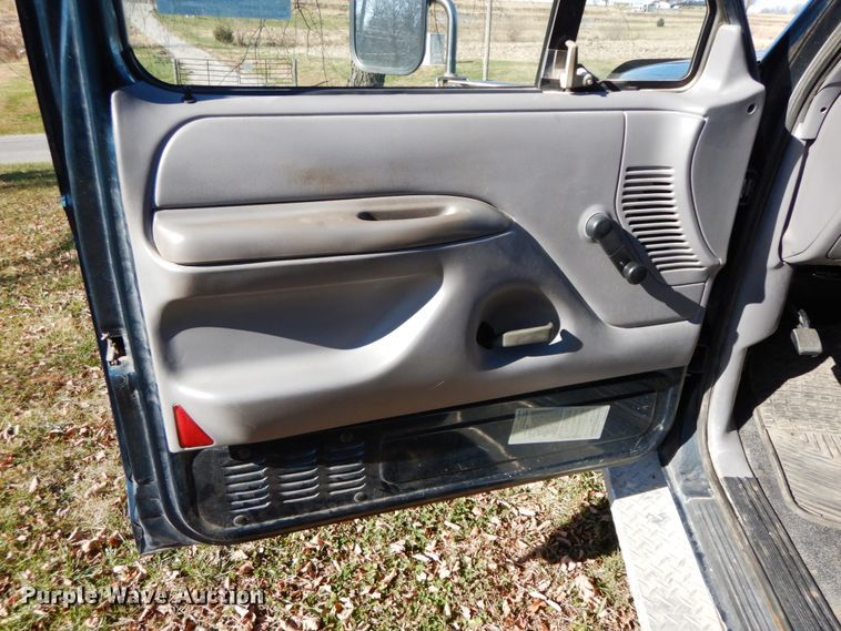 image for item FG9702 1996 Ford F450 Super Duty  utility truck