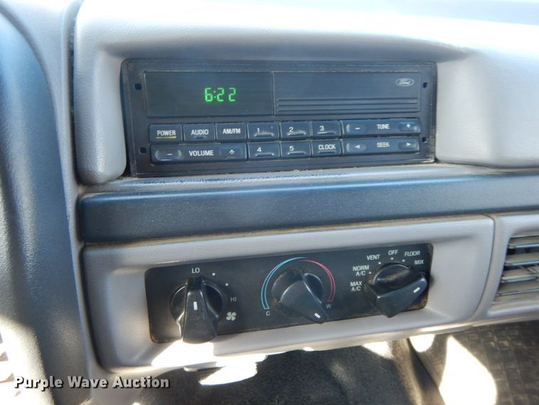 image for item FG9702 1996 Ford F450 Super Duty  utility truck