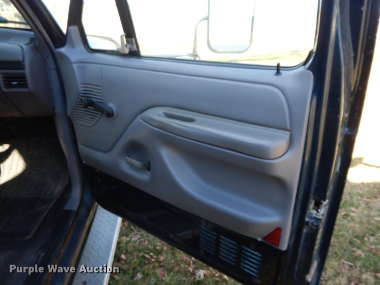 image for item FG9702 1996 Ford F450 Super Duty  utility truck