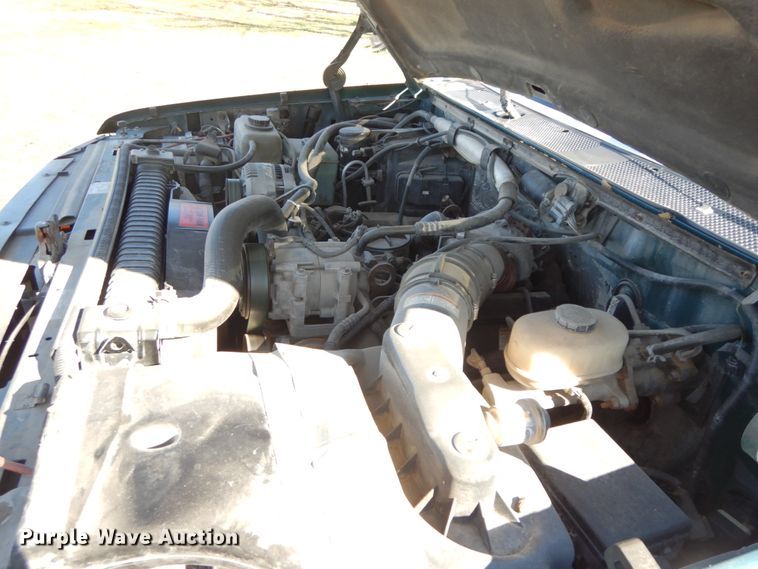 image for item FG9702 1996 Ford F450 Super Duty  utility truck