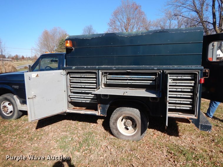 image for item FG9702 1996 Ford F450 Super Duty  utility truck