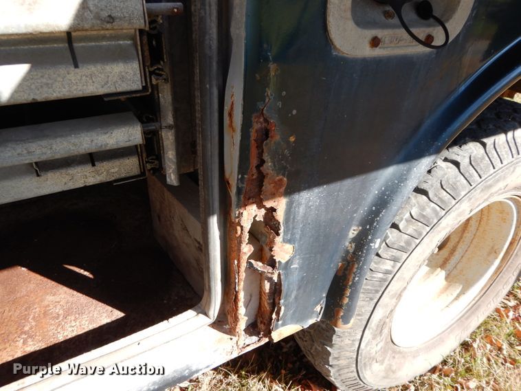 image for item FG9702 1996 Ford F450 Super Duty  utility truck