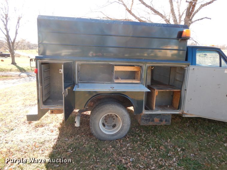 image for item FG9702 1996 Ford F450 Super Duty  utility truck