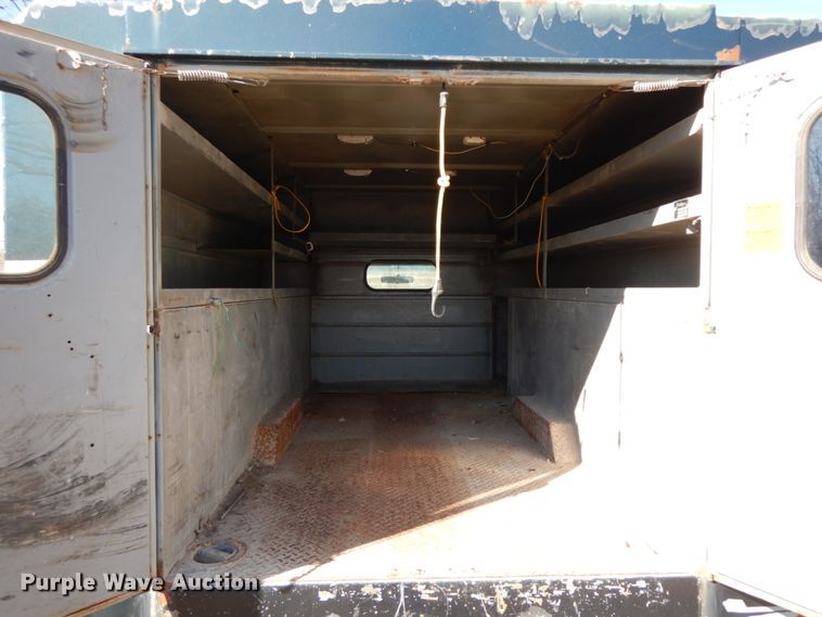 image for item FG9702 1996 Ford F450 Super Duty  utility truck