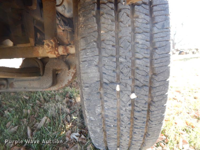 image for item FG9702 1996 Ford F450 Super Duty  utility truck