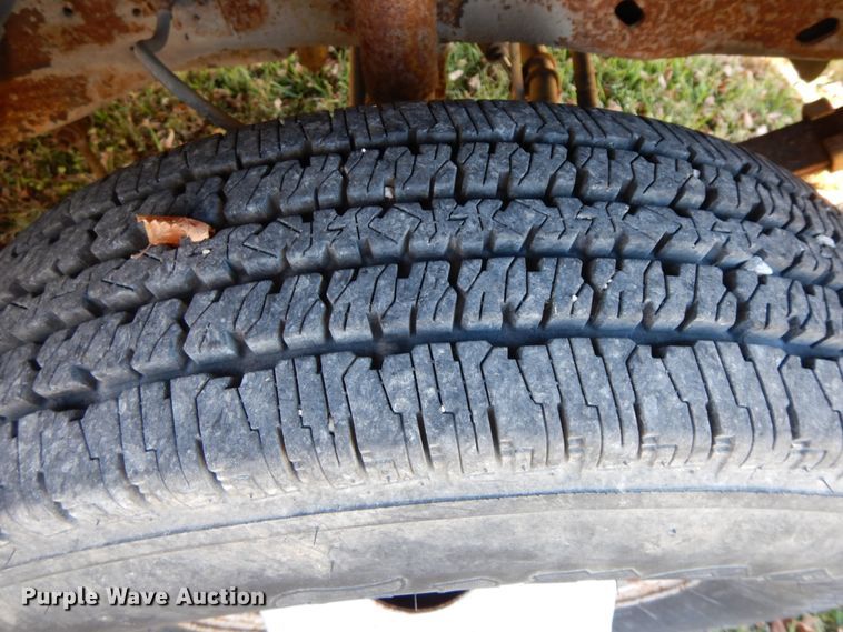 image for item FG9702 1996 Ford F450 Super Duty  utility truck