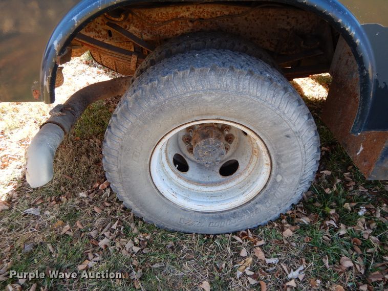 image for item FG9702 1996 Ford F450 Super Duty  utility truck