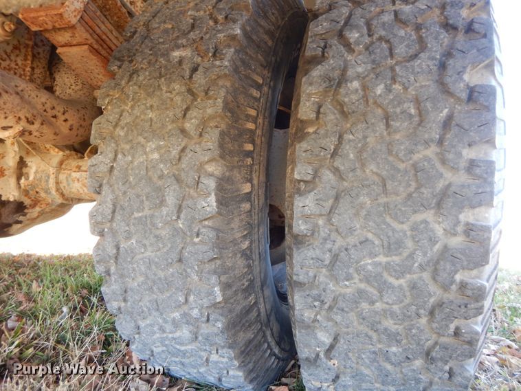 image for item FG9702 1996 Ford F450 Super Duty  utility truck