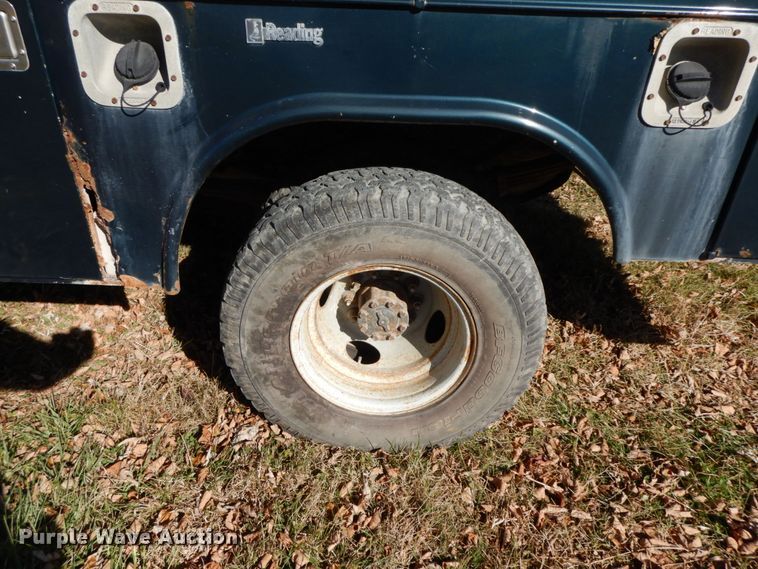 image for item FG9702 1996 Ford F450 Super Duty  utility truck