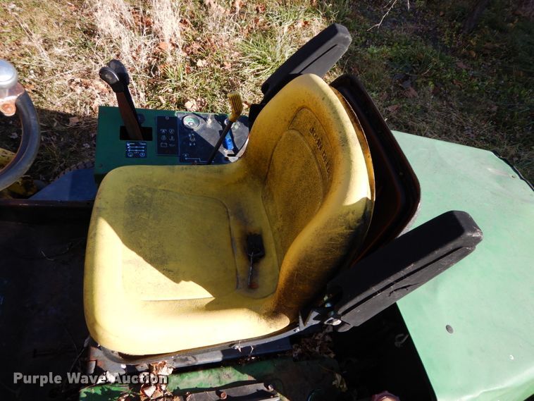 image for item FG9708 John Deere F935  lawn mower