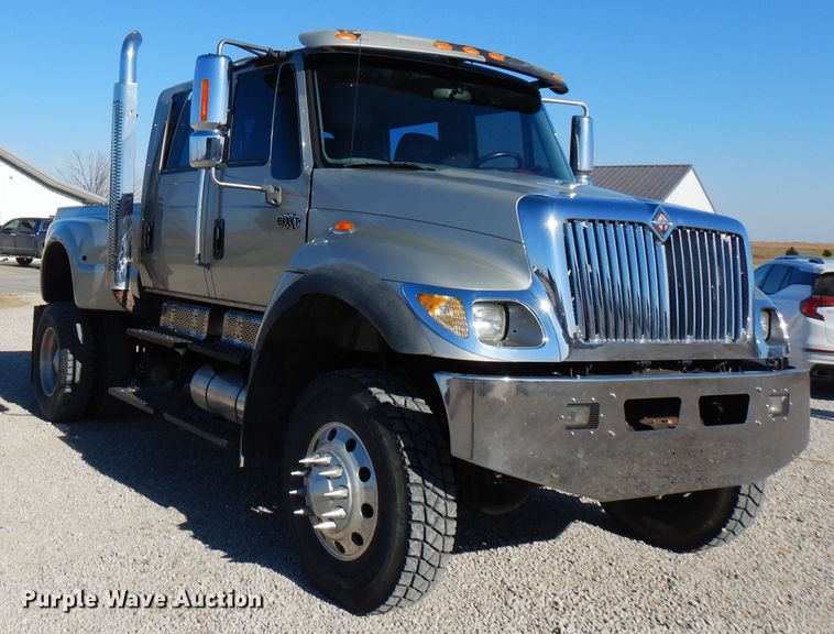 image for item FW9978 2006 International 7400 CXT Crew Cab dump bed truck