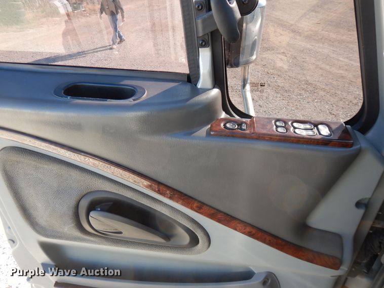 image for item FW9978 2006 International 7400 CXT Crew Cab dump bed truck